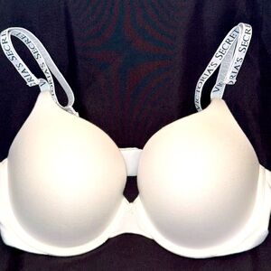 NWOT Victoria’s Secret Full Coverage Push Up Underwire Logo Straps 38c